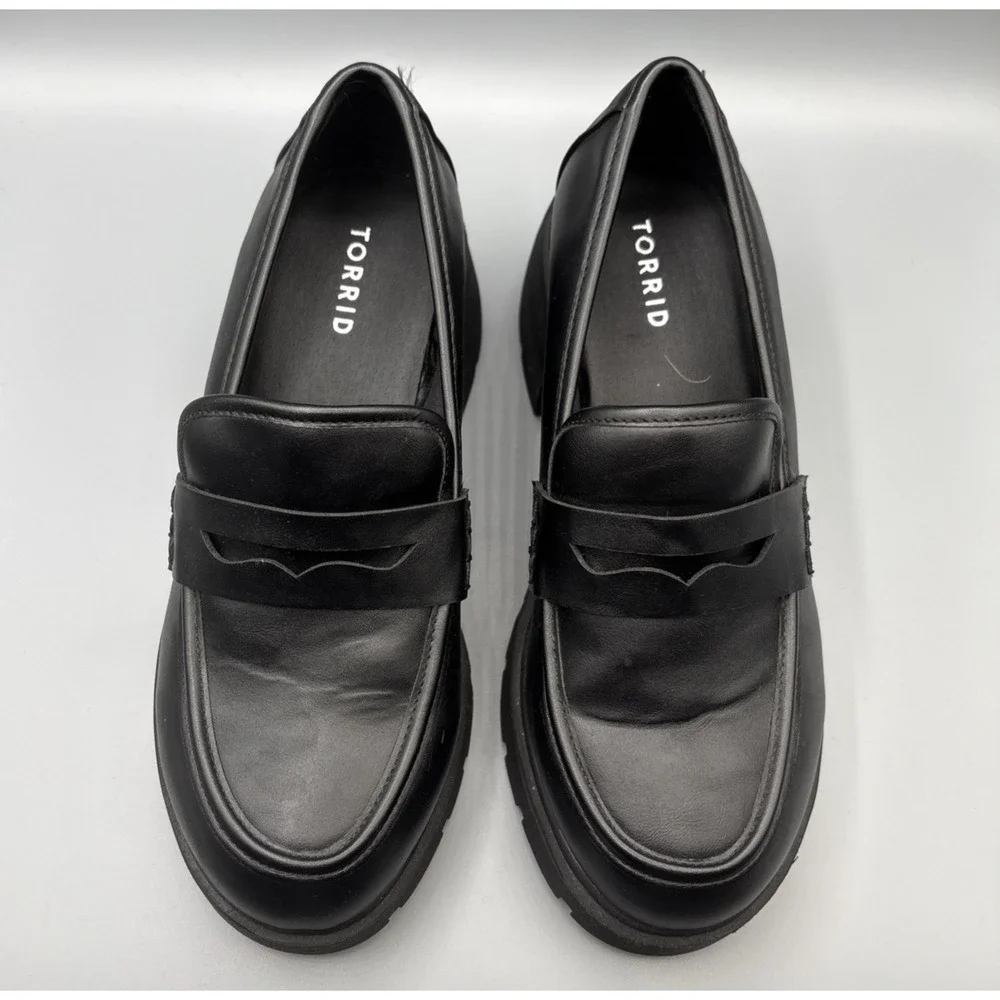 Torrid Chunky Lug Sole Penny Loafers Size 10 WW Wide Black Faux Leather Academia